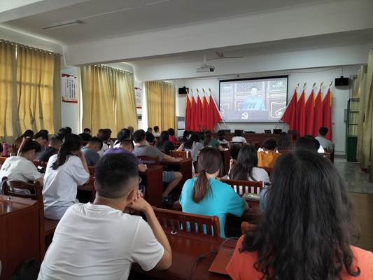 说明: G:\党务\学院照片留存\2021\20210701马院庆祝中国共产党成立100周年大会照片集锦(个人观看和集体观看)\QQ图片20210701102458.jpg